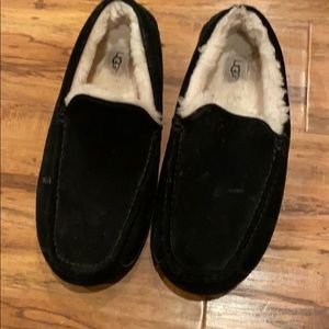 UGG Men’s All Black Loafers